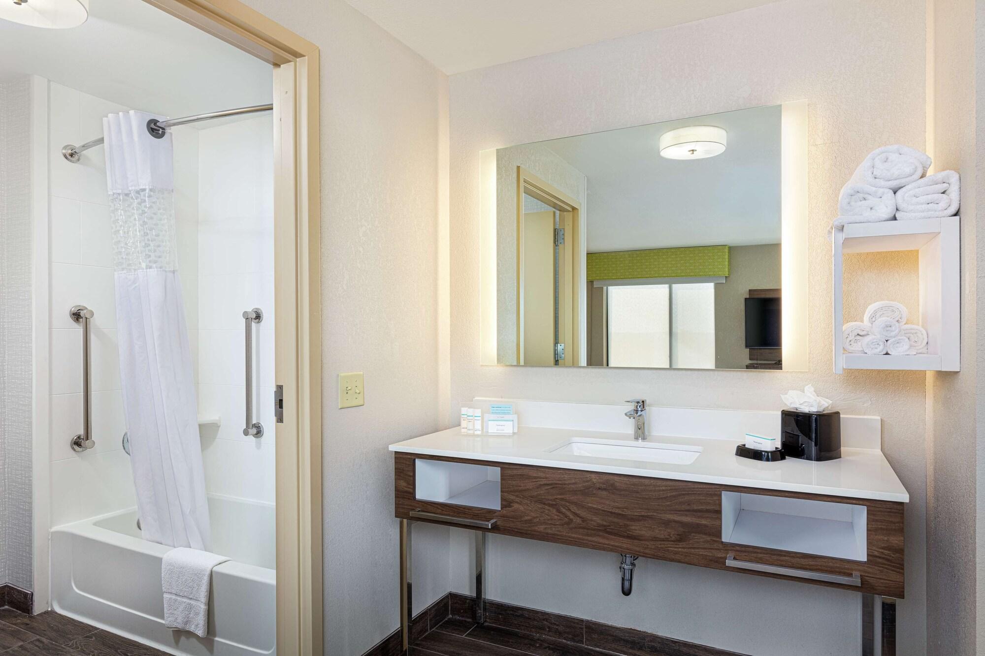 Newly Renovated Hampton Inn Omaha West Lakeside Ngoại thất bức ảnh