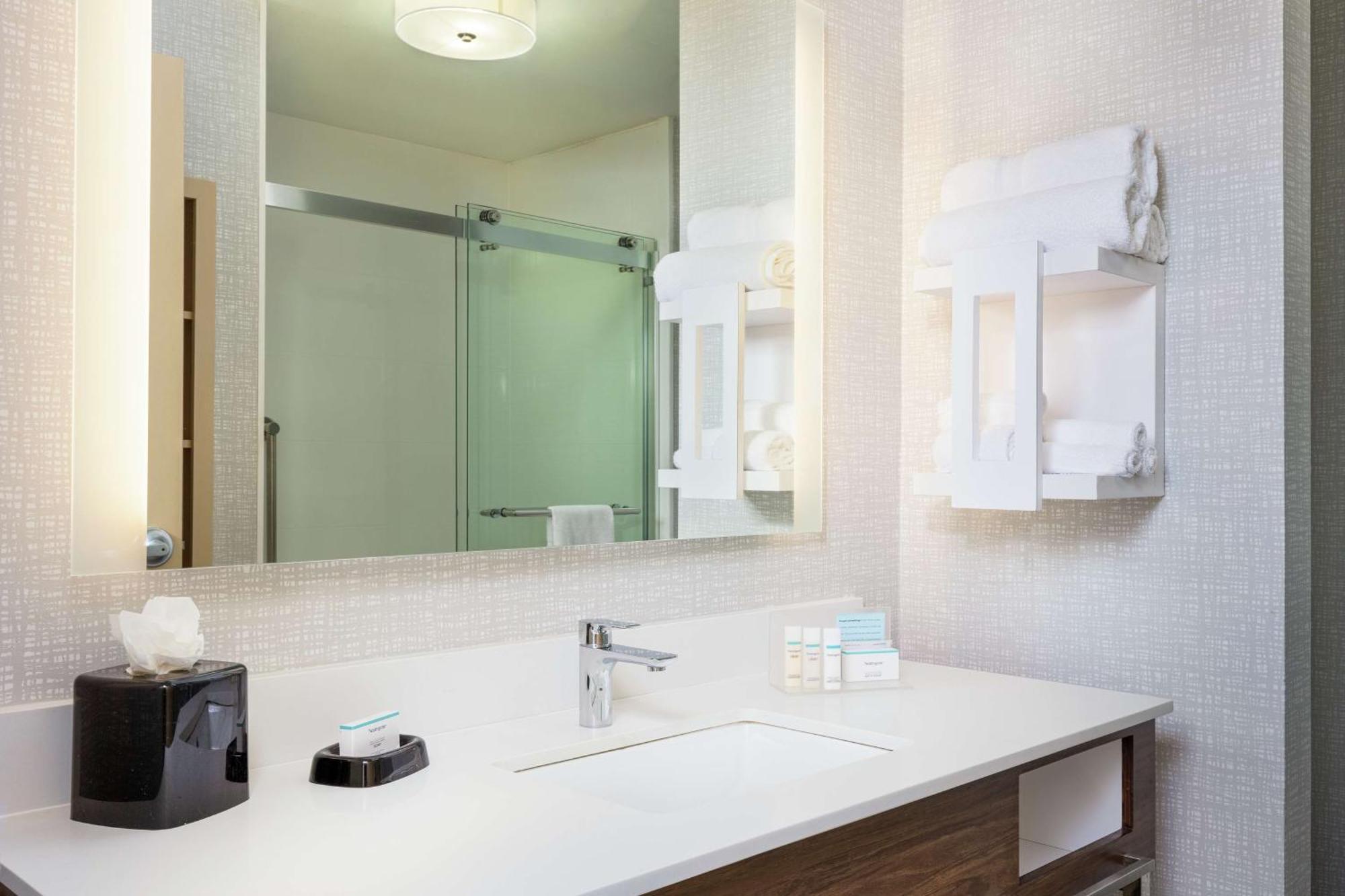 Newly Renovated Hampton Inn Omaha West Lakeside Ngoại thất bức ảnh