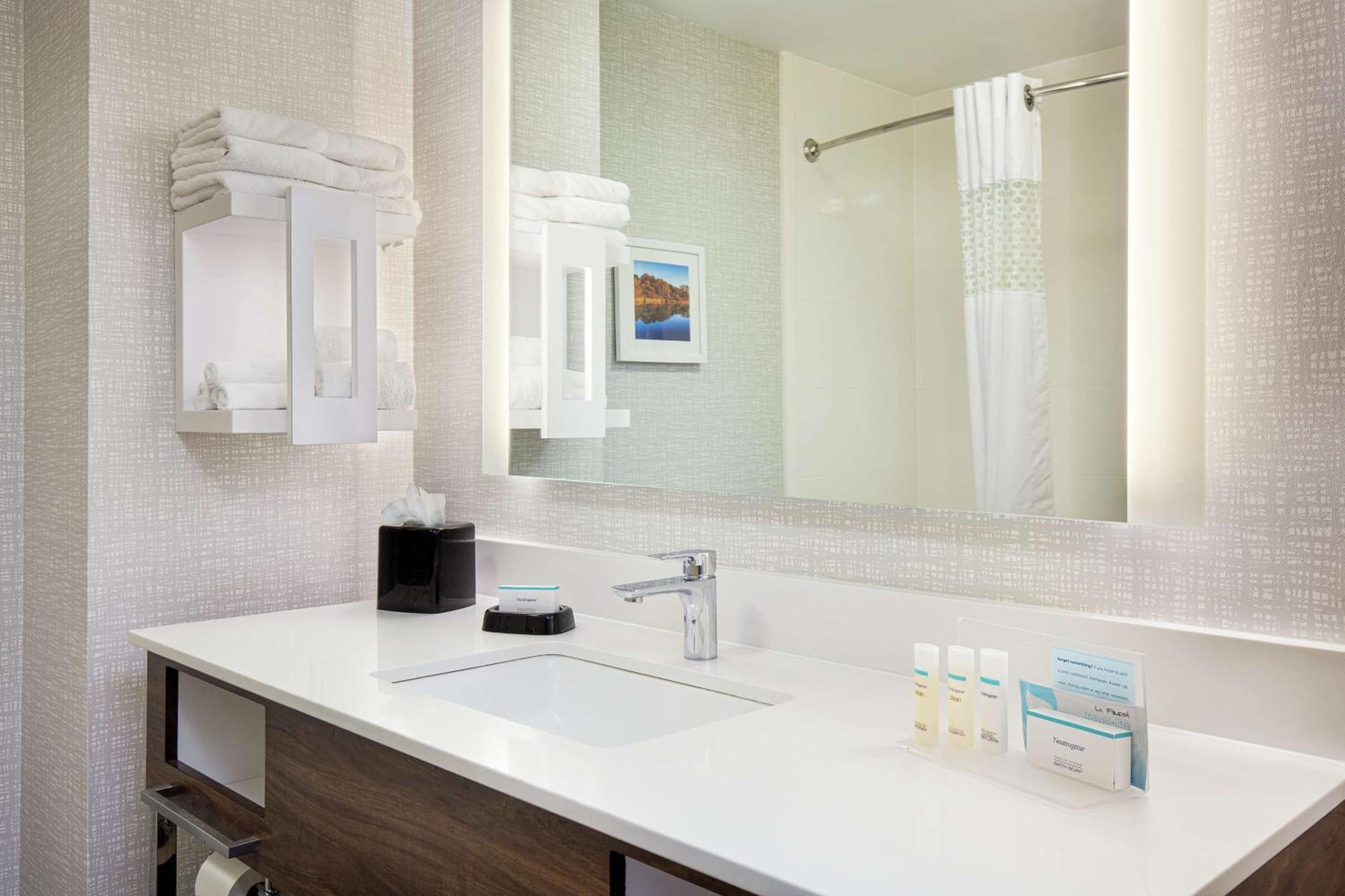 Newly Renovated Hampton Inn Omaha West Lakeside Ngoại thất bức ảnh