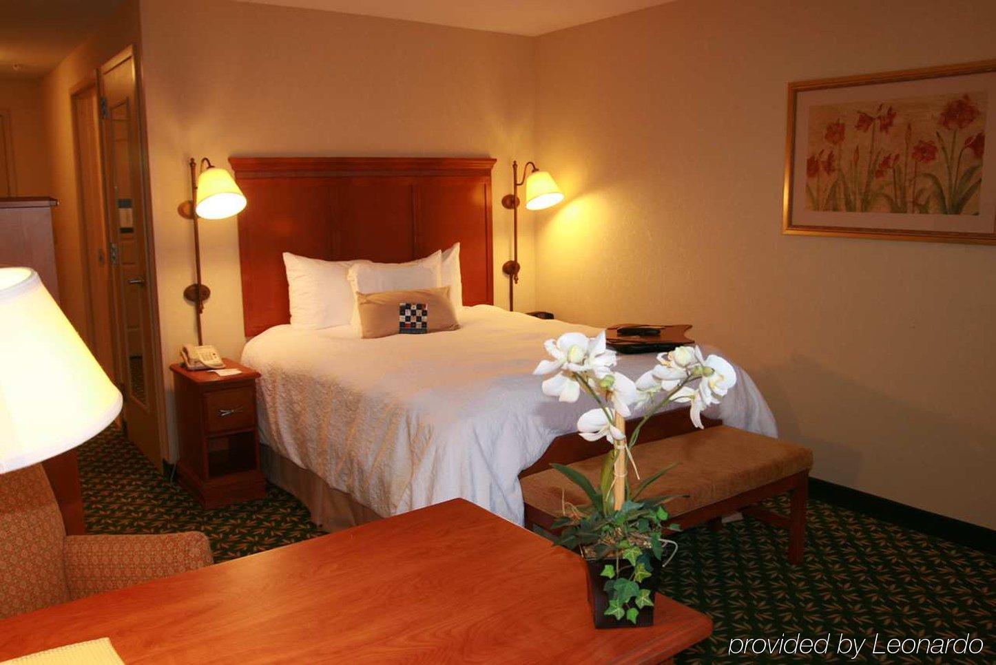 Newly Renovated Hampton Inn Omaha West Lakeside Phòng bức ảnh