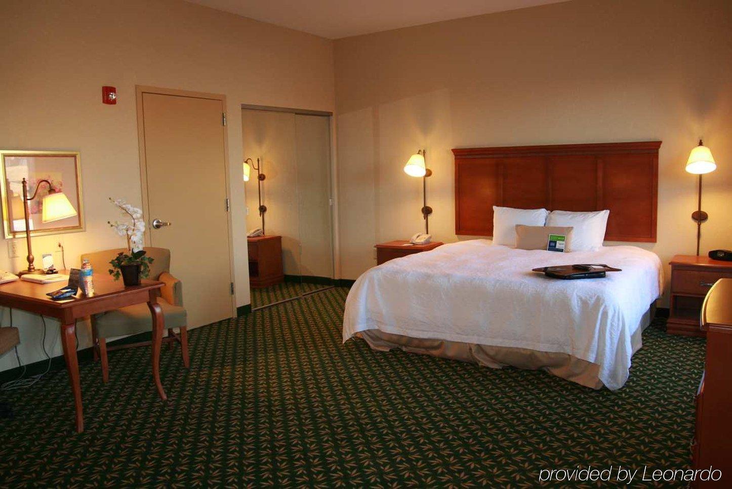 Newly Renovated Hampton Inn Omaha West Lakeside Phòng bức ảnh