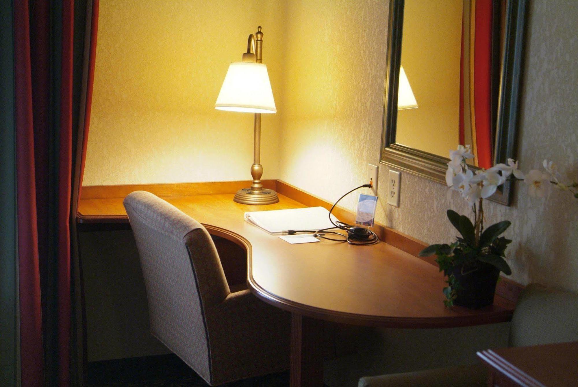 Newly Renovated Hampton Inn Omaha West Lakeside Phòng bức ảnh
